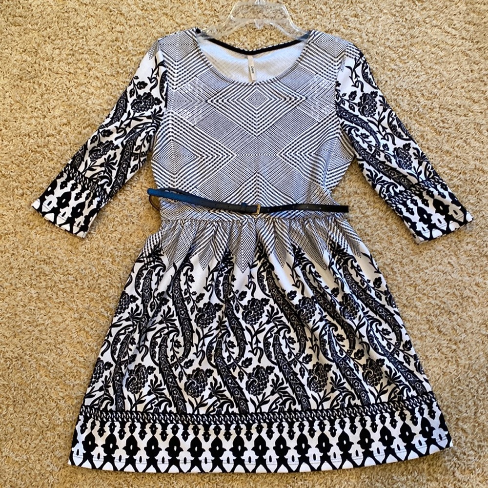 Boutique Black/white dress with black belt